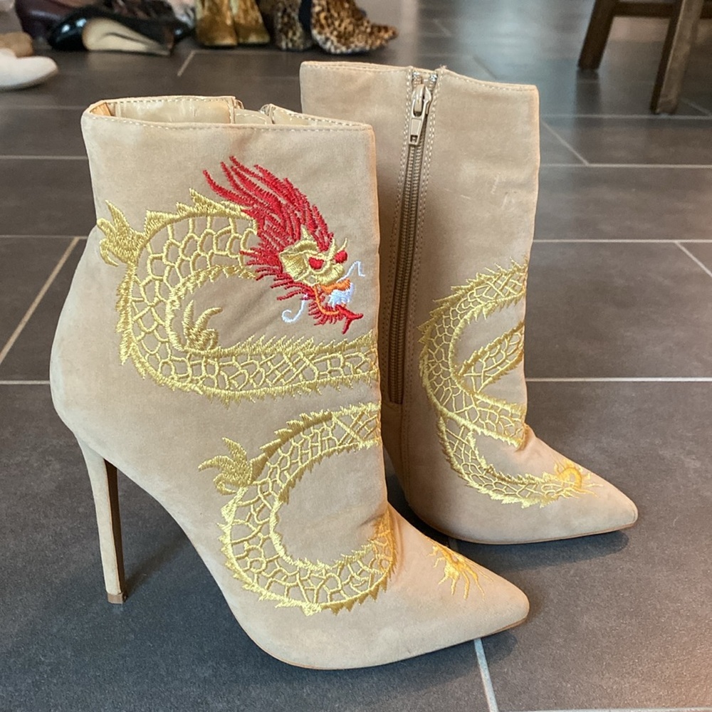 Shoe Republic LA tan‎ faux suede dragon embroidered stiletto heel boots size 6.5